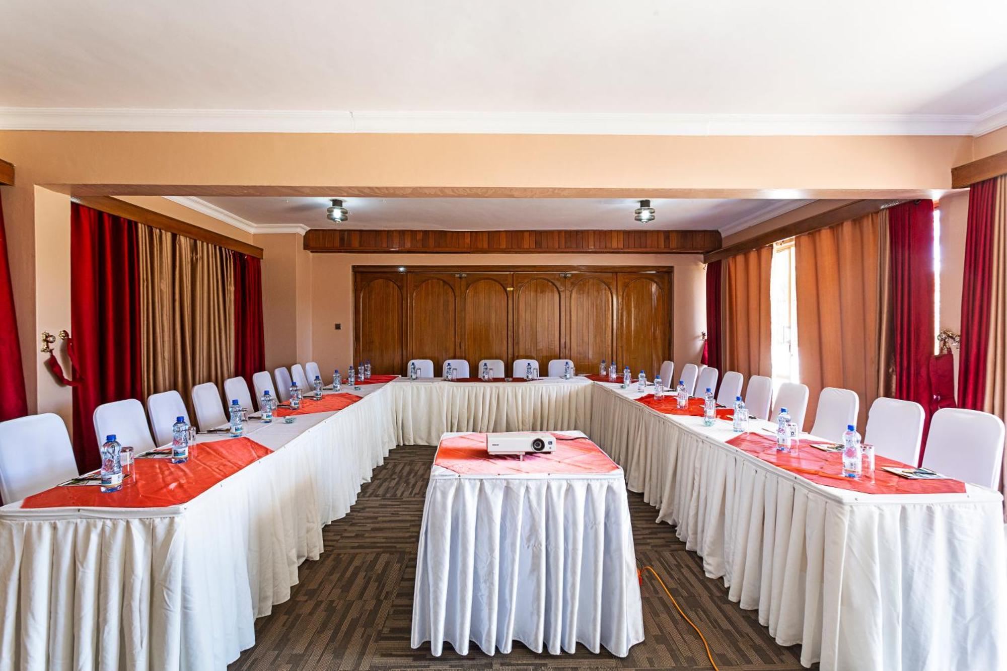 Sirikwa Hotel Eldoret Bagian luar foto